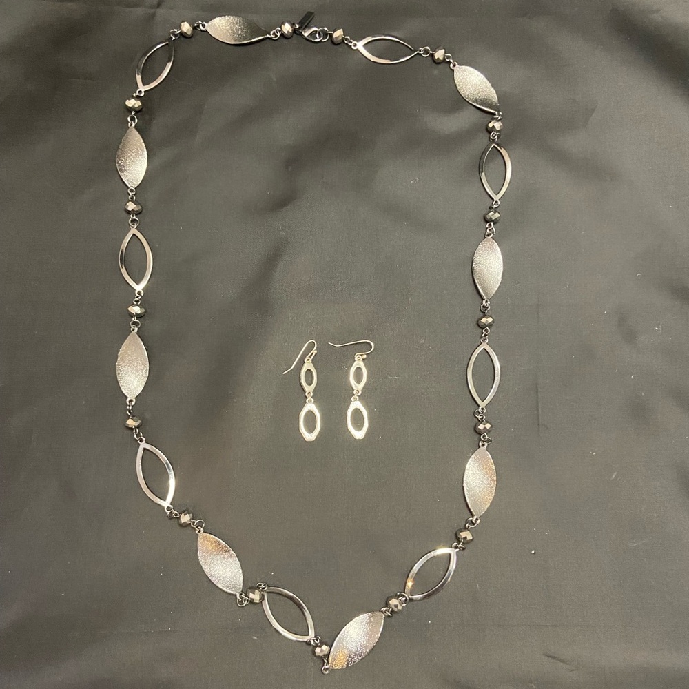 Set- Anthracite link necklace and silver plated link earrings